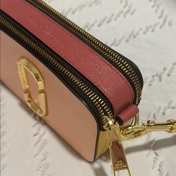 Marc Jacobs Pink and Gold Crossbody Bag with Gold Accents - Picture 8 of 10